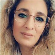 Profesora de ingles para niños en edad escolar